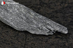 Taramite de Russie (cristaux allongés gris anthracite) - 7 g / BD656 - Vignette | 1001 minéraux