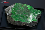 Uvarovite - Russie - minéraux à cristaux 6,7 cm / 110g / BL33 - Vignette | 1001 minéraux