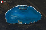 Tranche d'Agate teintée bleue du Brésil (contour dentelé, bande bleu foncé, bandes rectilignes intérieures) - 43 g / BL631 - Vignette | 1001 minéraux