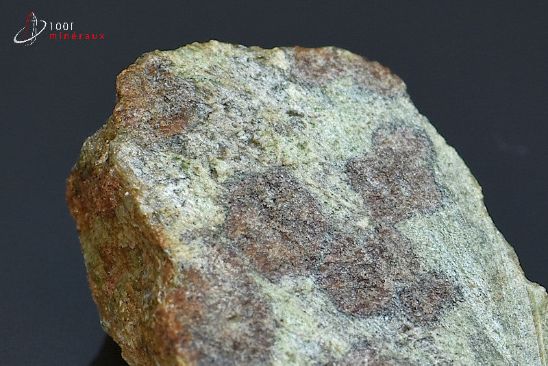 Minéral brut éclogite à grenats de France 