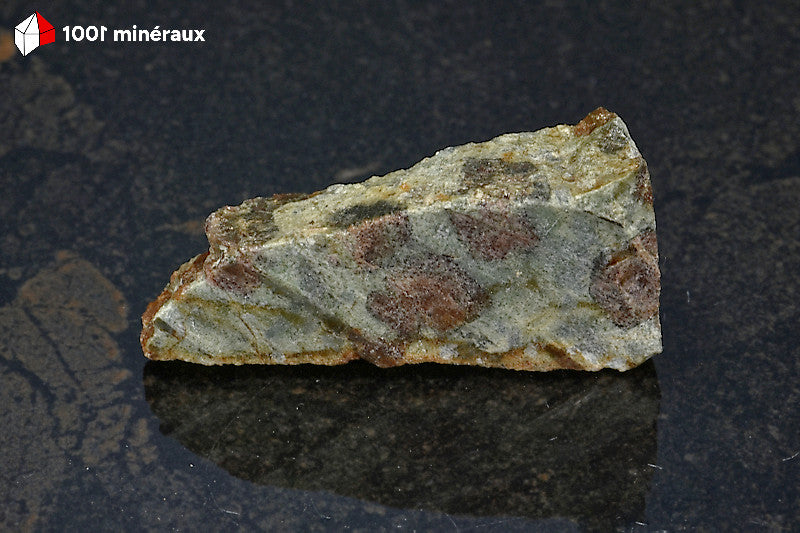 Éclogite à Grenats de Loire-Atlantique - Spécimen triangulaire à face polie de 24 g - AE433
