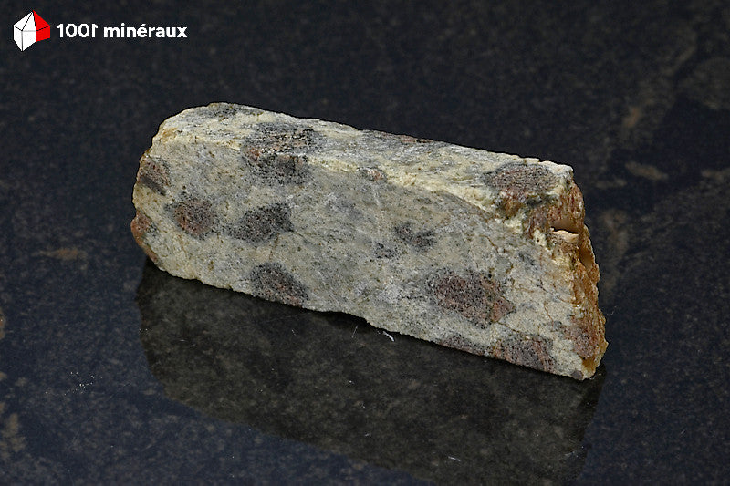 Éclogite à Grenats de Loire-Atlantique - Spécimen étroit à deux faces polies de 29 g - AE436
