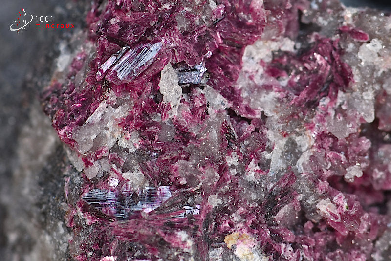 minéral cristallisé d'érythrine violette du Maroc