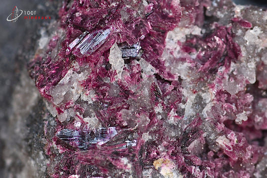 minéral cristallisé d'érythrine violette du Maroc