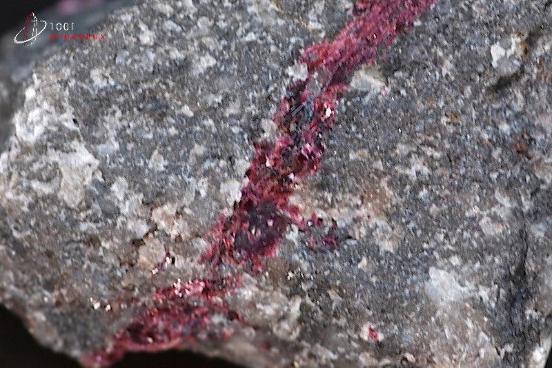 minéral cristallisé d'érythrine violette du Maroc