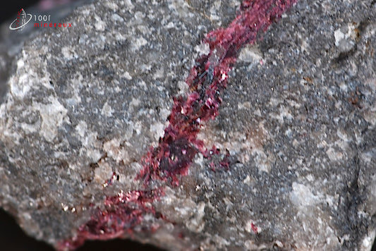 minéral cristallisé d'érythrine violette du Maroc