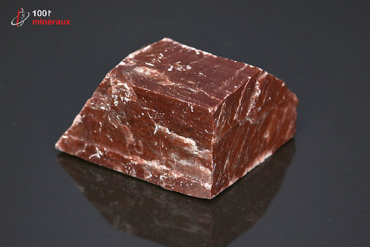 Minéral de calcite rouge brute du Maroc