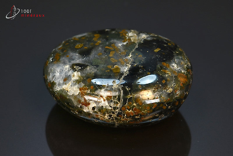 Galet polie lithothérapie en jaspe noir de Madagascar