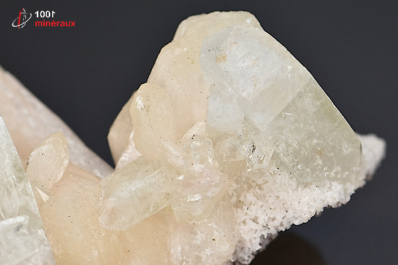 Minéral cristallisé de stilbite et apopyllite d'Inde