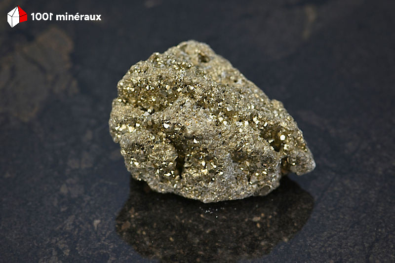 Pyrite brute Pérou - Bloc massif, quelques cristaux cubiques 1 mm dorés - 145 g - AW105
