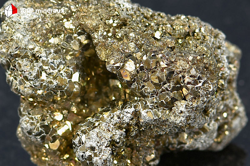 Pyrite brute Pérou - Détail de la cavité tapissée de micro-cristaux scintillants - 98 g
