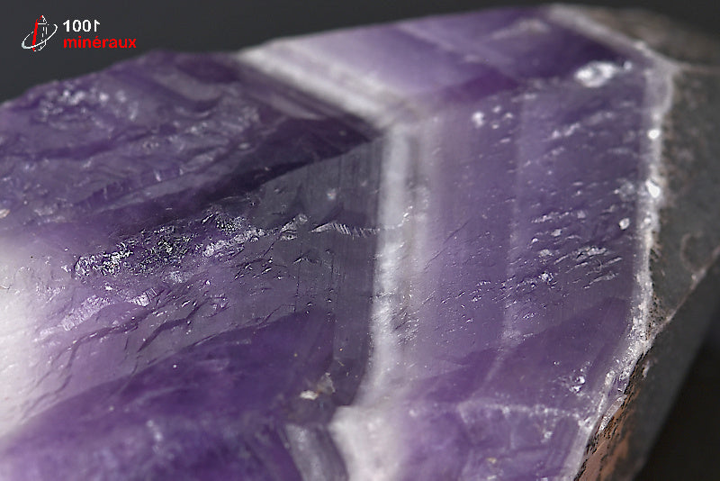Pointe minérale d'améthyste violette à chevrons du Malawi