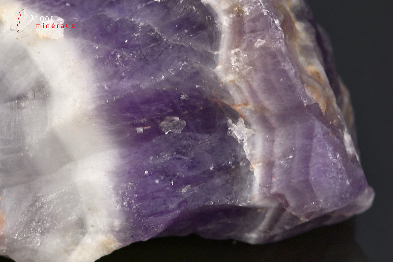 Pointe minérale d'améthyste violette à chevrons du Malawi