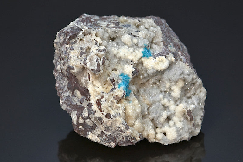 Minéral cristallisé de cavansite bleue d'Inde
