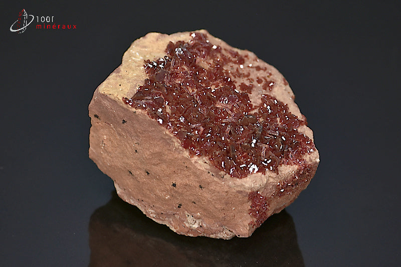 Minéral cristallisé de vanadinite du Maroc