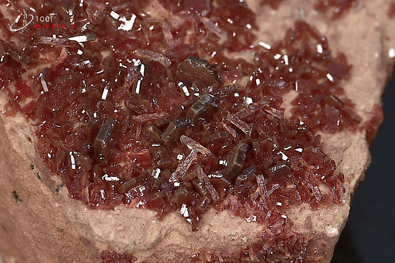 Minéral cristallisé de vanadinite du Maroc