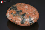 Calcite orange polie galet - Madagascar - pierres polies 6,6 cm / 148g / AX331 - Vignette | 1001 minéraux