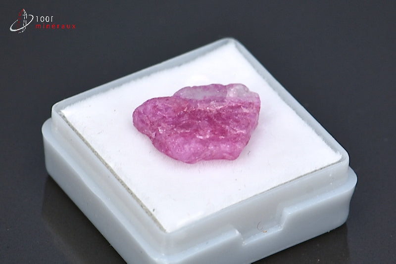 Minéral brut de pezzottaïte de Madagascar