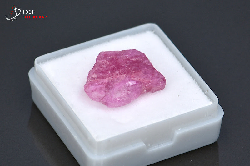 Minéral brut de pezzottaïte de Madagascar