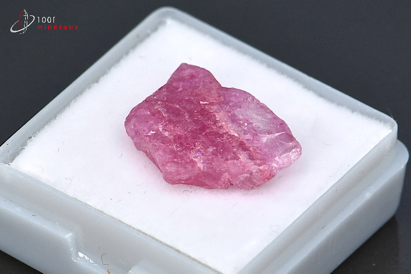 Minéral brut de pezzottaïte de Madagascar