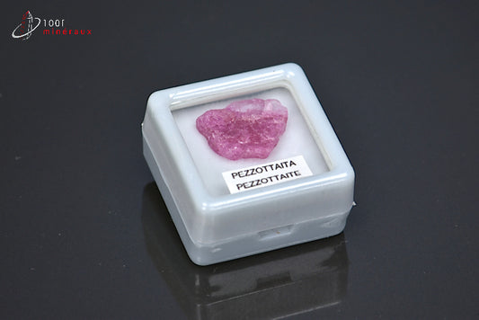 Minéral brut de pezzottaïte de Madagascar