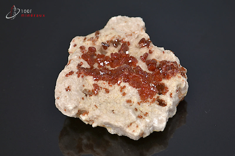 Minéral cristallisé de vanadinite rouge du Maroc