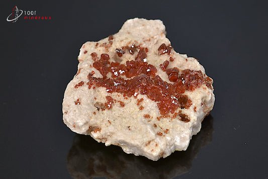 Minéral cristallisé de vanadinite rouge du Maroc