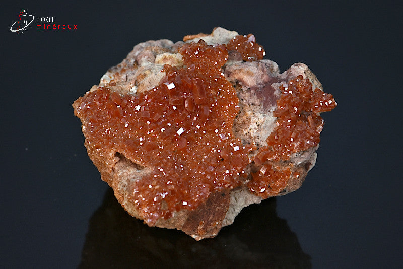 Minéral cristallisé de vanadinite rouge du Maroc