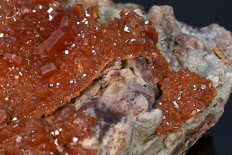 Minéral cristallisé de vanadinite rouge du Maroc