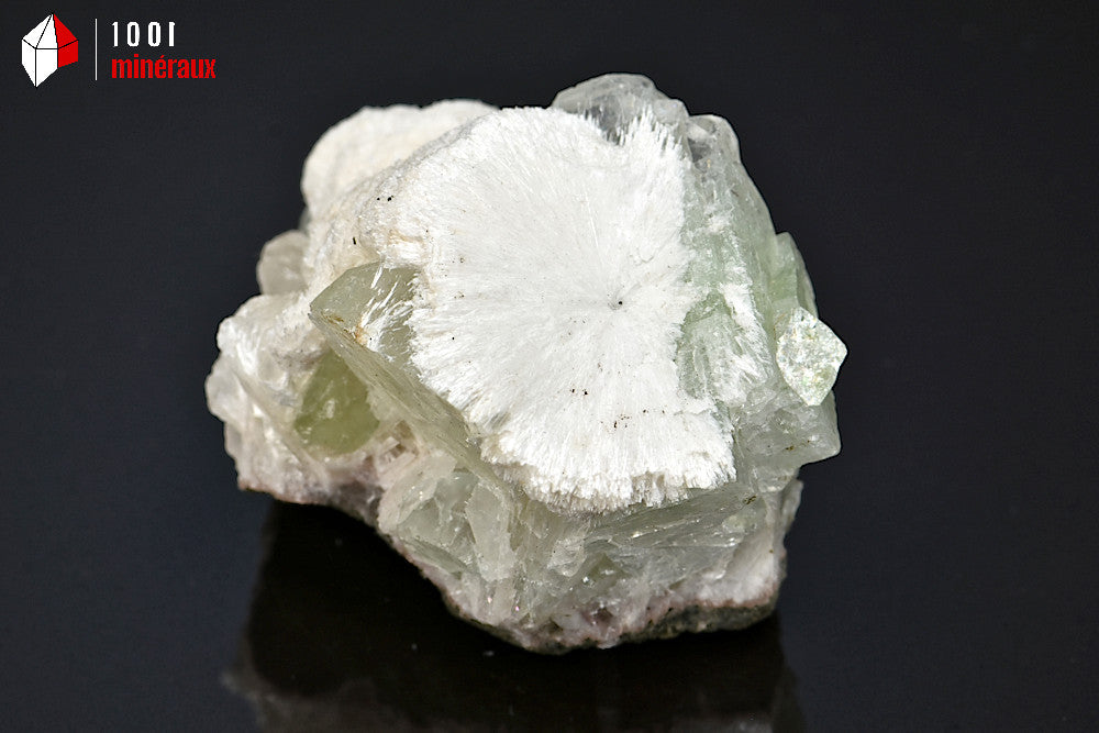 Minéral cristallisé d'apophyllite verte et scolécite d'Inde