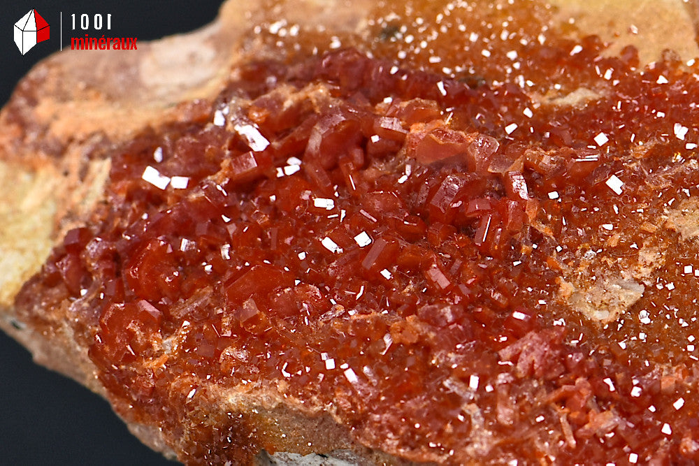 Minéral cristallisé de vanadinite du Maroc