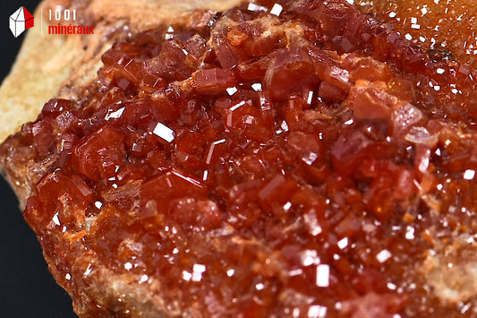 Minéral cristallisé de vanadinite du Maroc