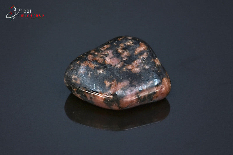 Minéral poli de rhodonite rose de Madagascar