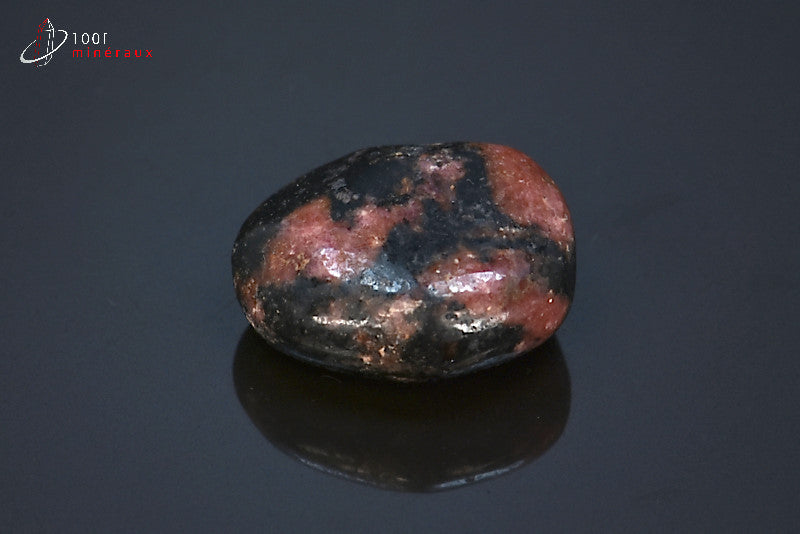 Minéral poli de rhodonite rose de Madagascar