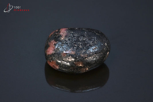 Minéral poli de rhodonite rose de Madagascar