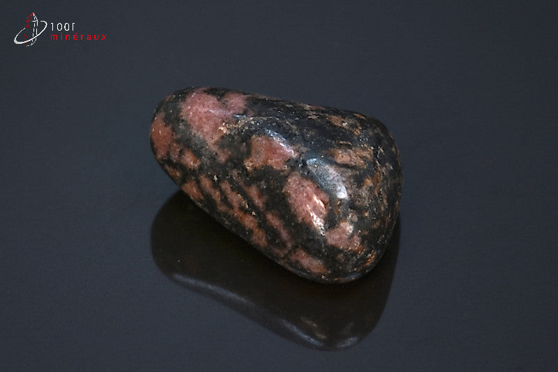Minéral poli de rhodonite rose de Madagascar