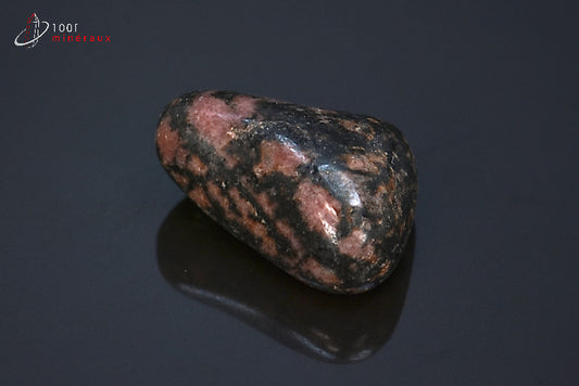 Minéral poli de rhodonite rose de Madagascar