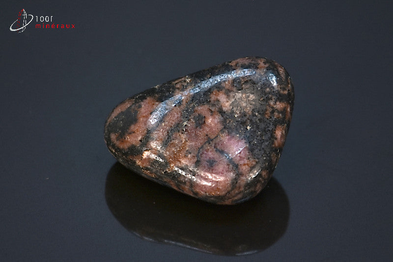 Minéral poli de rhodonite rose de Madagascar