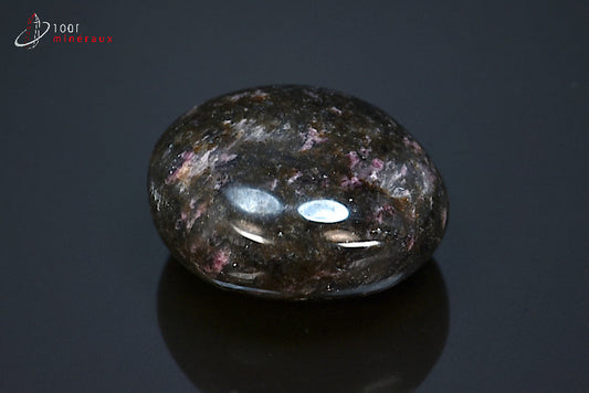 Minéral poli de rhodonite noire de Madagascar