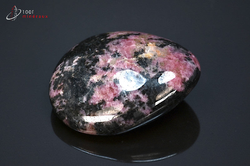 Minéral poli de rhodonite rose de Madagascar