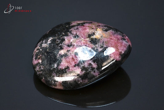 Minéral poli de rhodonite rose de Madagascar
