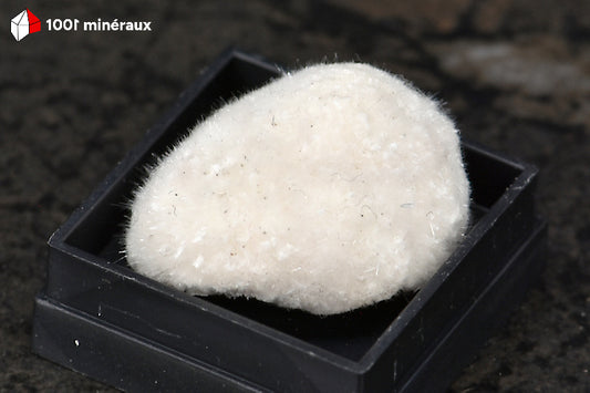 Okénite d'Inde - Vue d'ensemble, fibres blanches soyeuses - 3 g