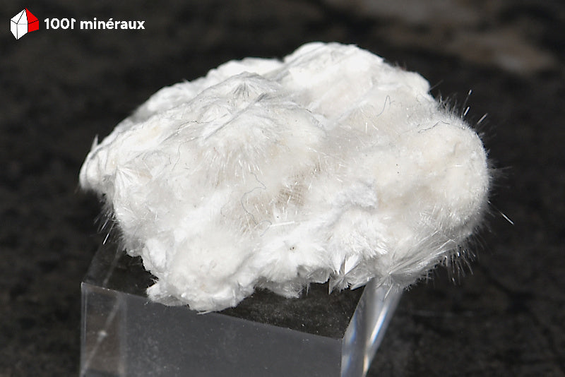 Okénite d'Inde - Vue d'ensemble, fibres blanches soyeuses sur socle - 6 g