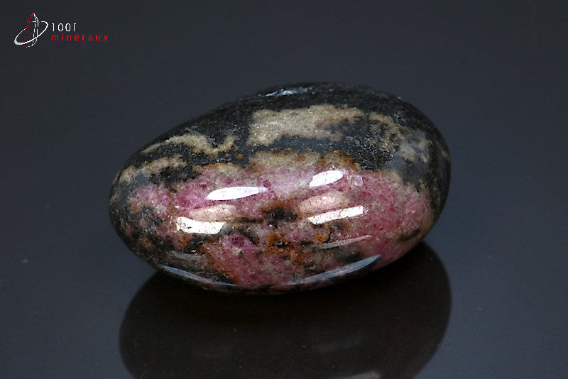 Minéral poli de rhodonite rose de Madagascar