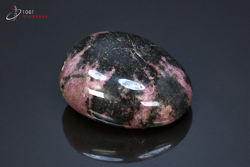 Minéral poli de rhodonite rose de Madagascar