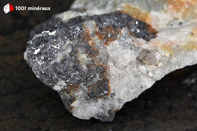 Galène sur Quartz blanc du Maroc - Détail des cristaux cubiques de Galène - AZ372