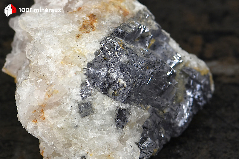 Galène sur Quartz blanc du Maroc - Détail des cristaux cubiques de Galène - AZ375