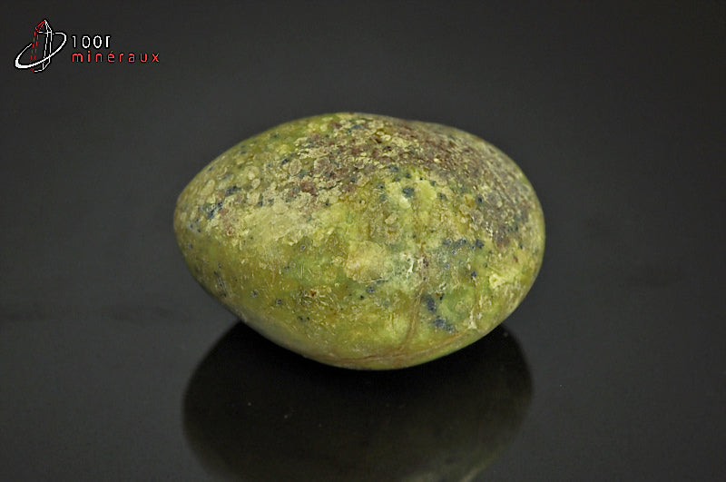 Minéral poli d'opale verte de Madagascar