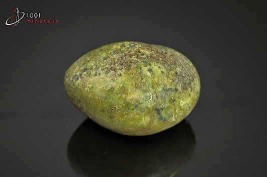 Minéral poli d'opale verte de Madagascar