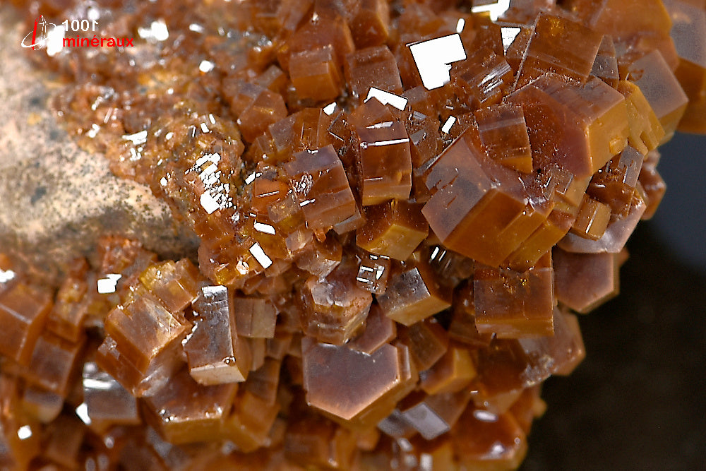 Minéral cristallisé de vanadinite rouge à grands cristaux du Maroc